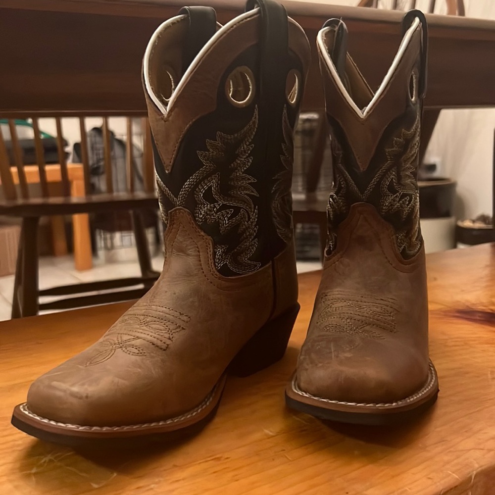 Dan Post youth 13.5 Excellent condition western boot